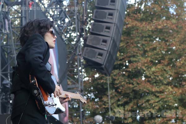 ANNA CALVI - 2018-08-25 - SAINT CLOUD - Domaine National - Scene de la Cascade - 